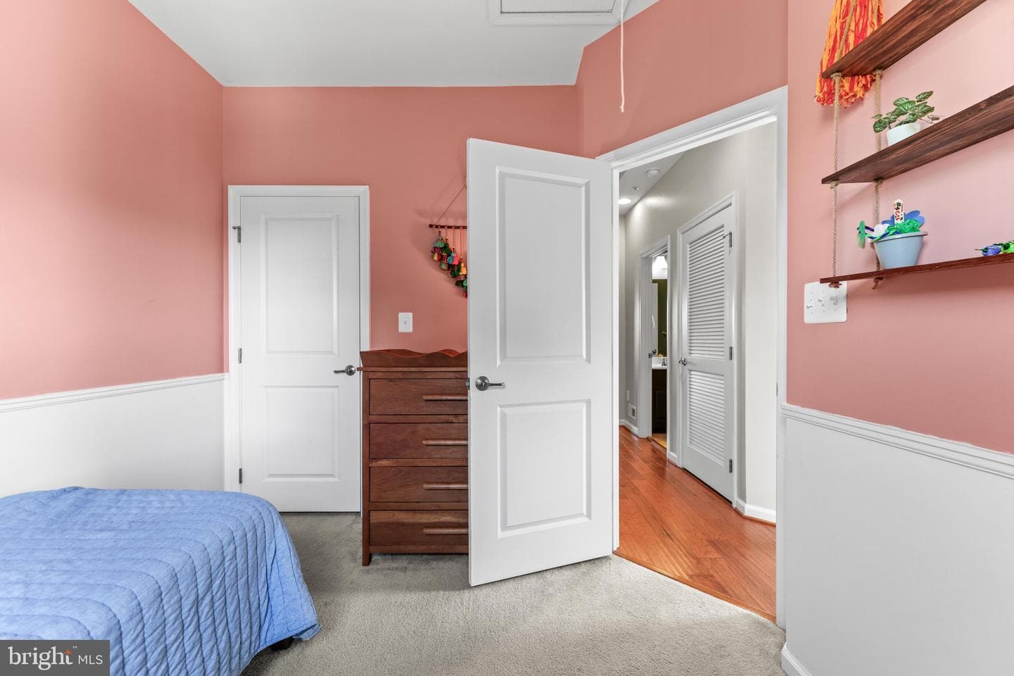 4648 Hudson Street photo 31