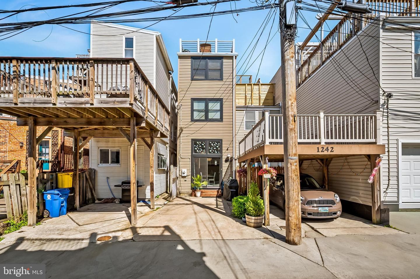 1240 Riverside Avenue photo 4