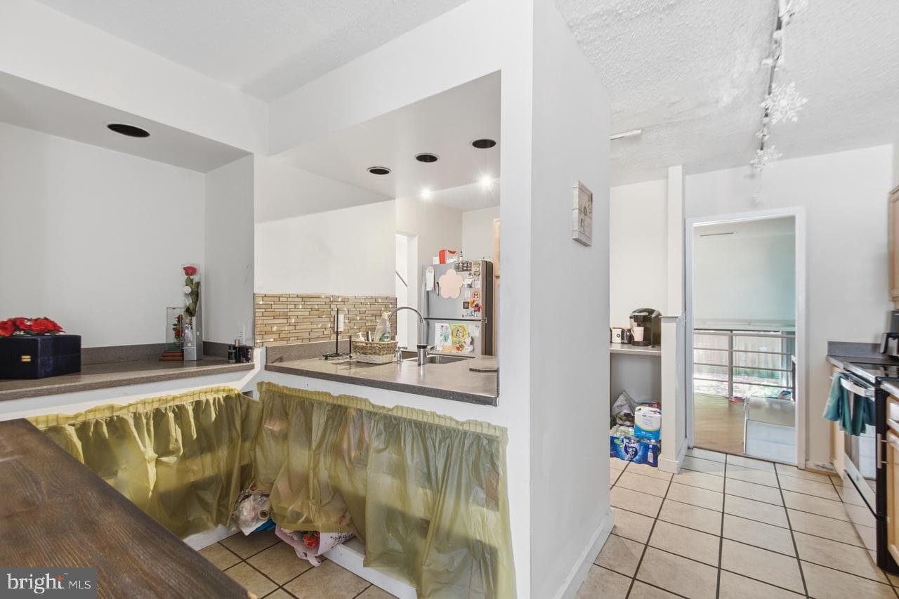 2303 Pennyroyal Terrace photo 10