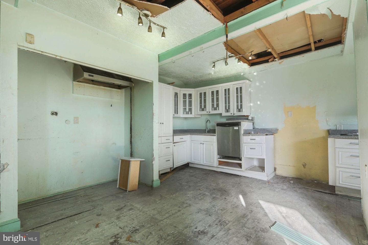 705 Woodbourne Avenue photo 9