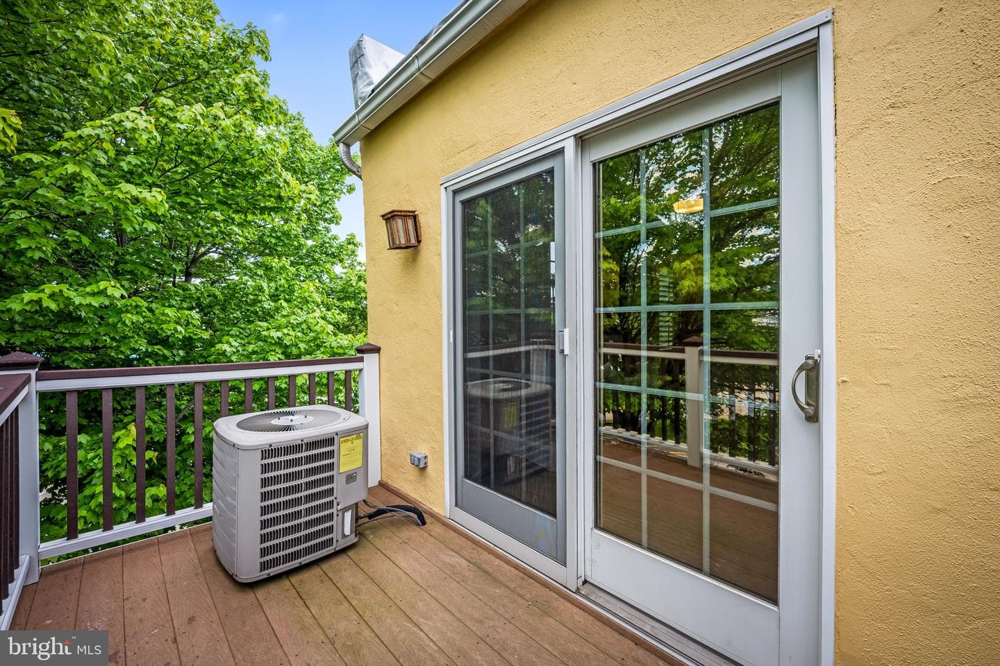 644 E Clement Street photo 21