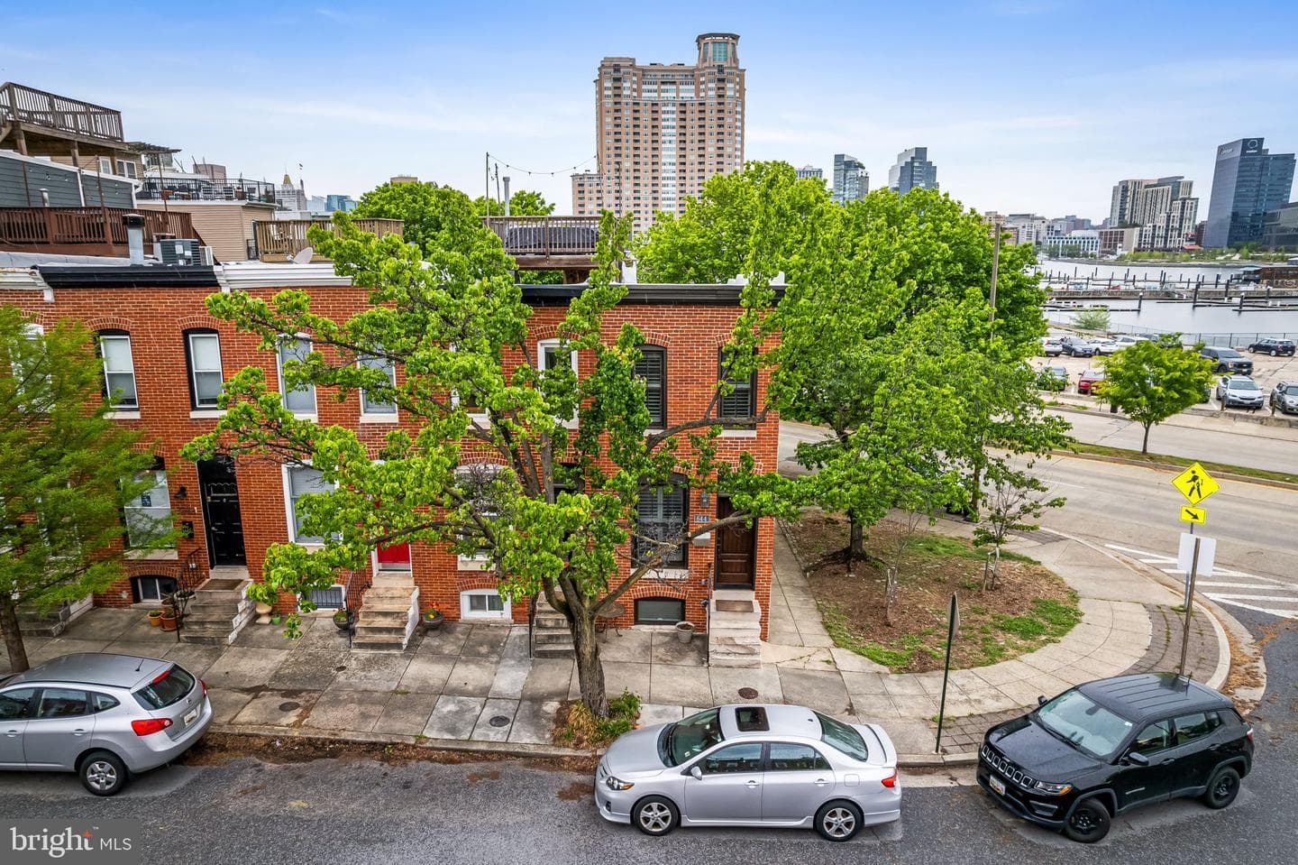 644 E Clement Street photo 28