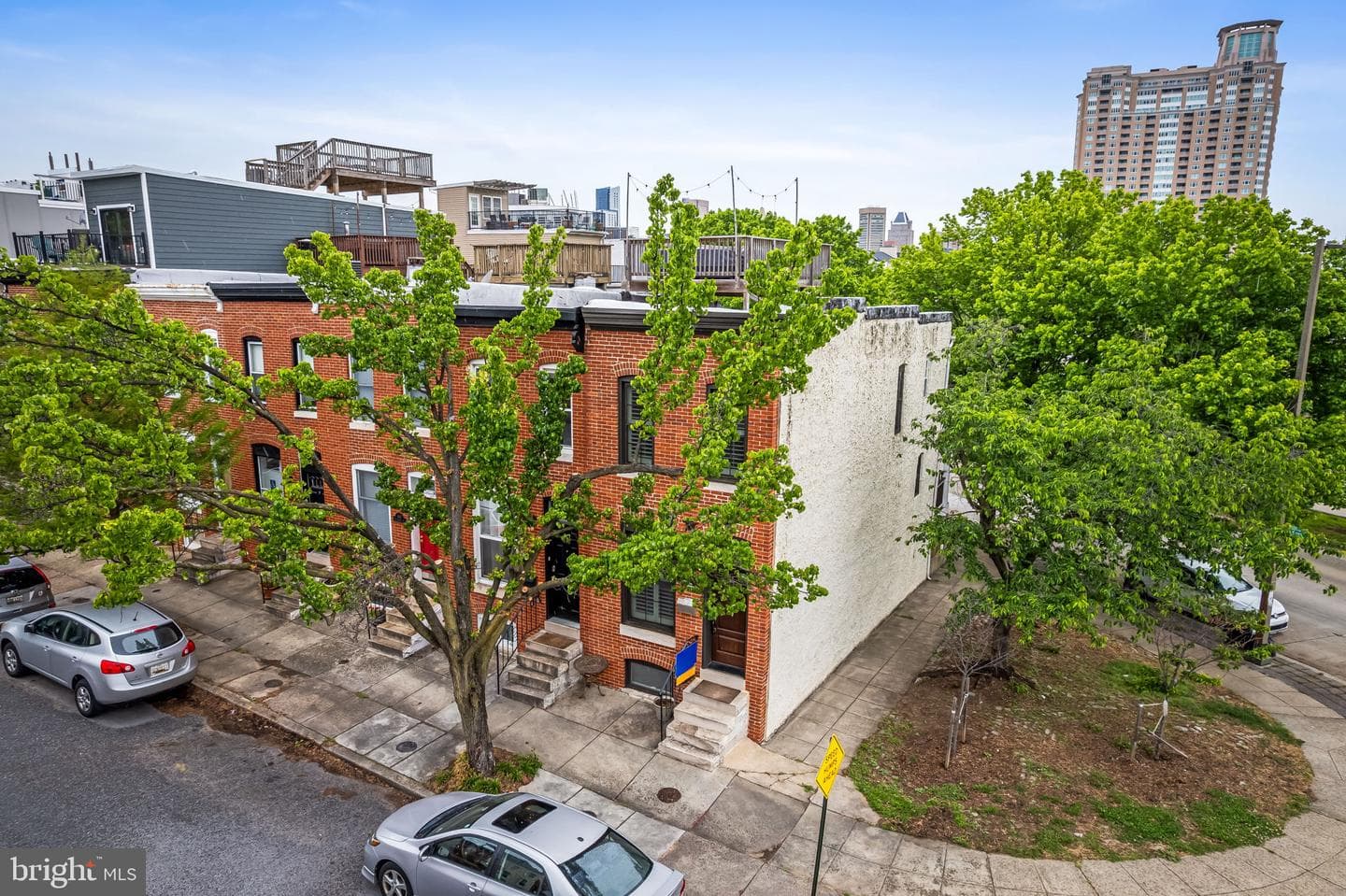 644 E Clement Street photo 29