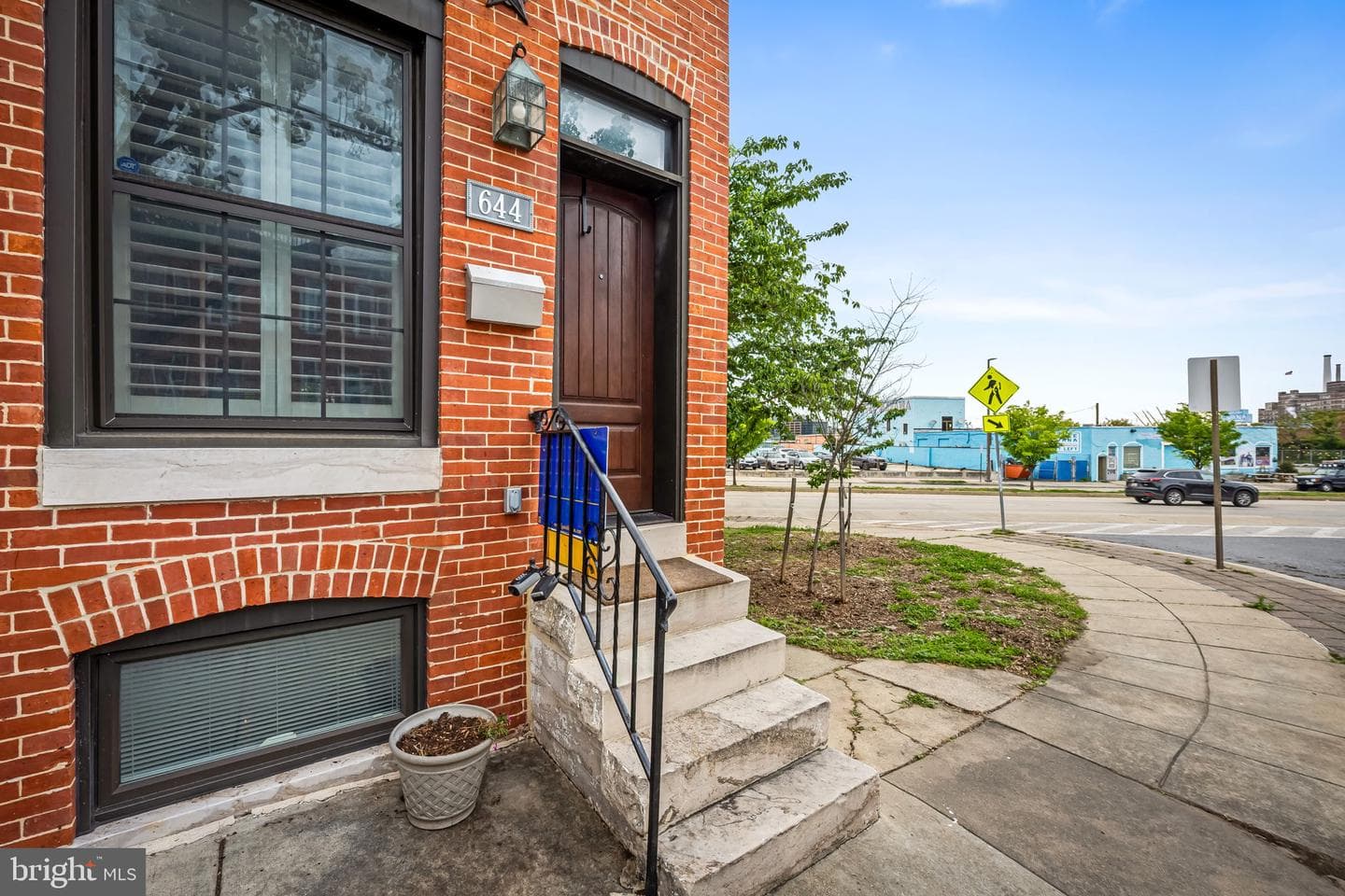 644 E Clement Street photo 4