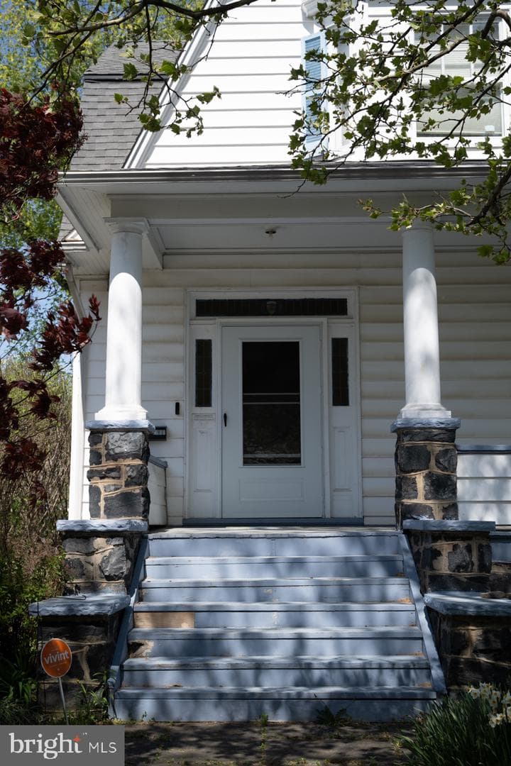 2900 Montebello Terrace photo 4