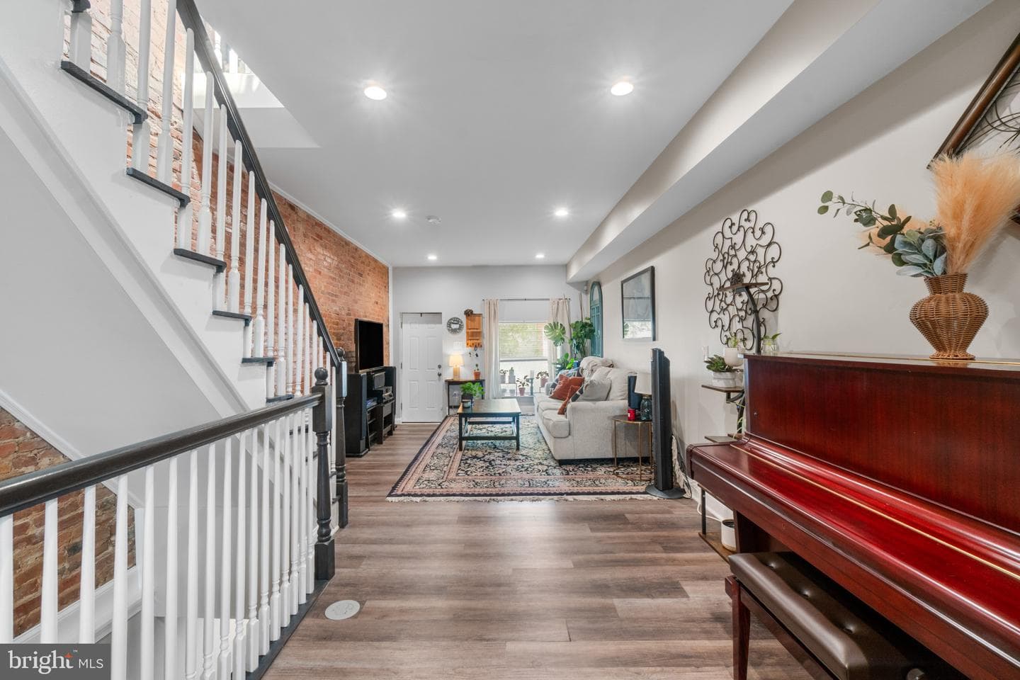 210 N Ellwood Avenue photo 3