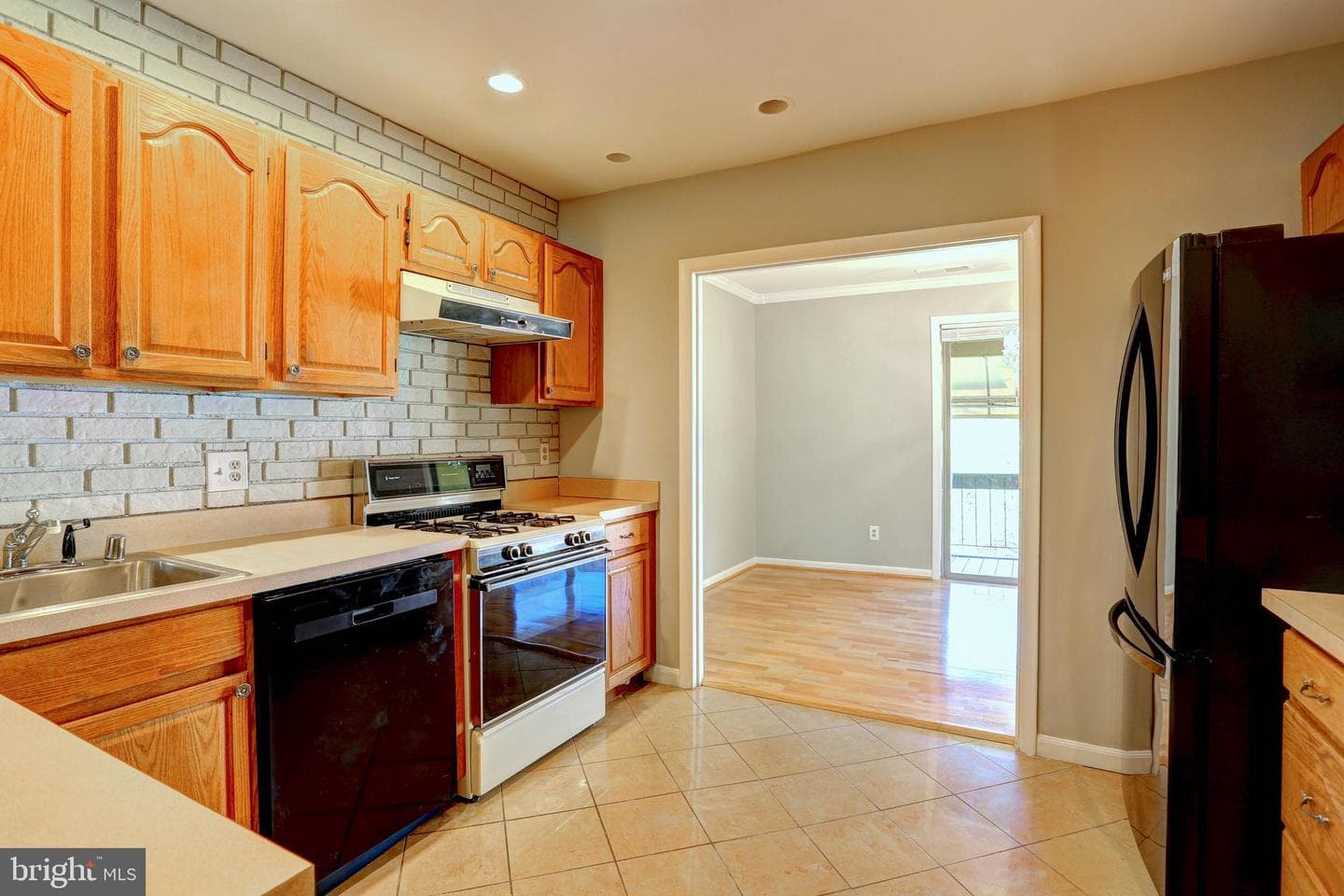 8 Cross Keys Road #8f photo 12