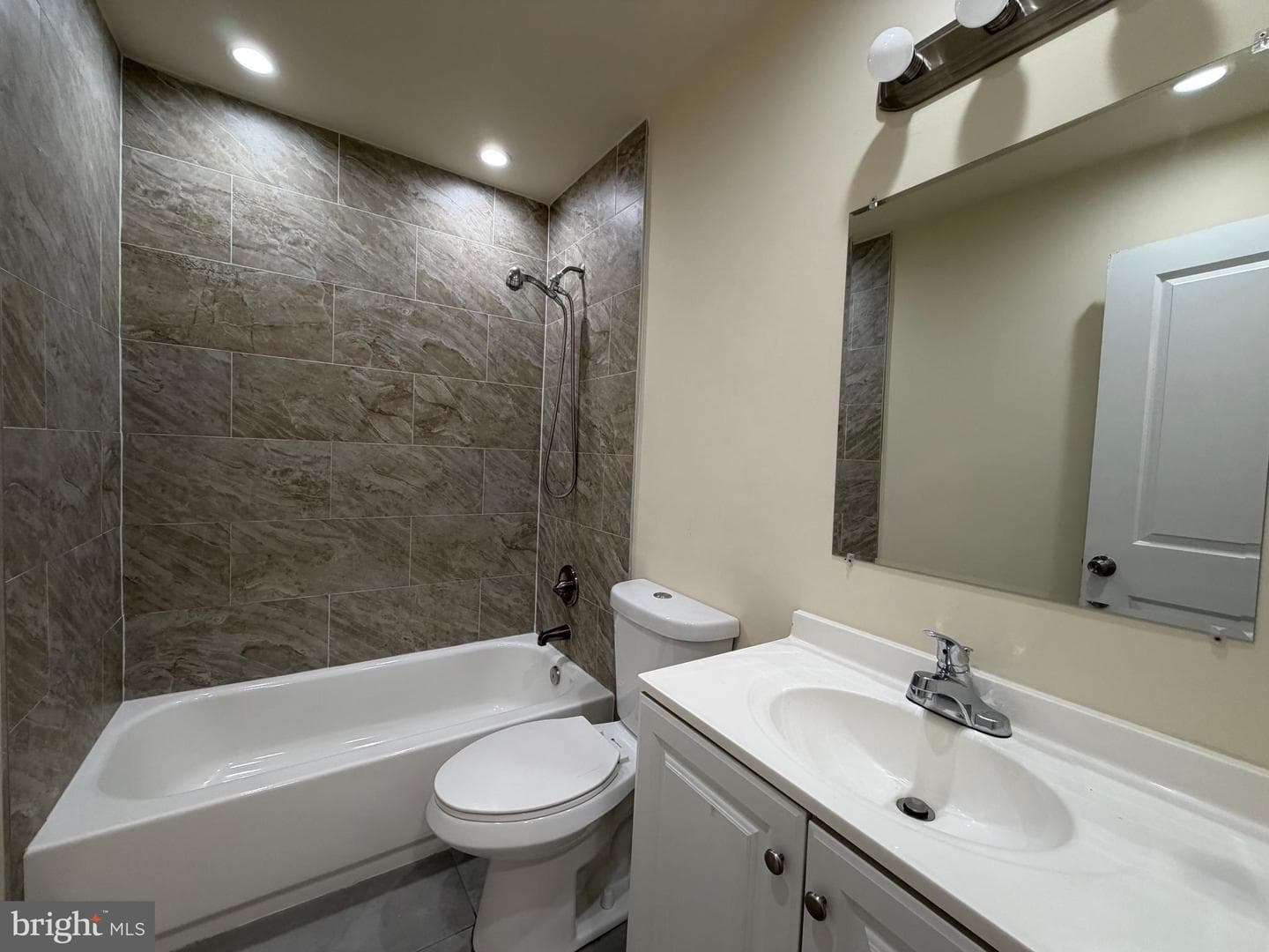 601 N Clinton Street photo 11