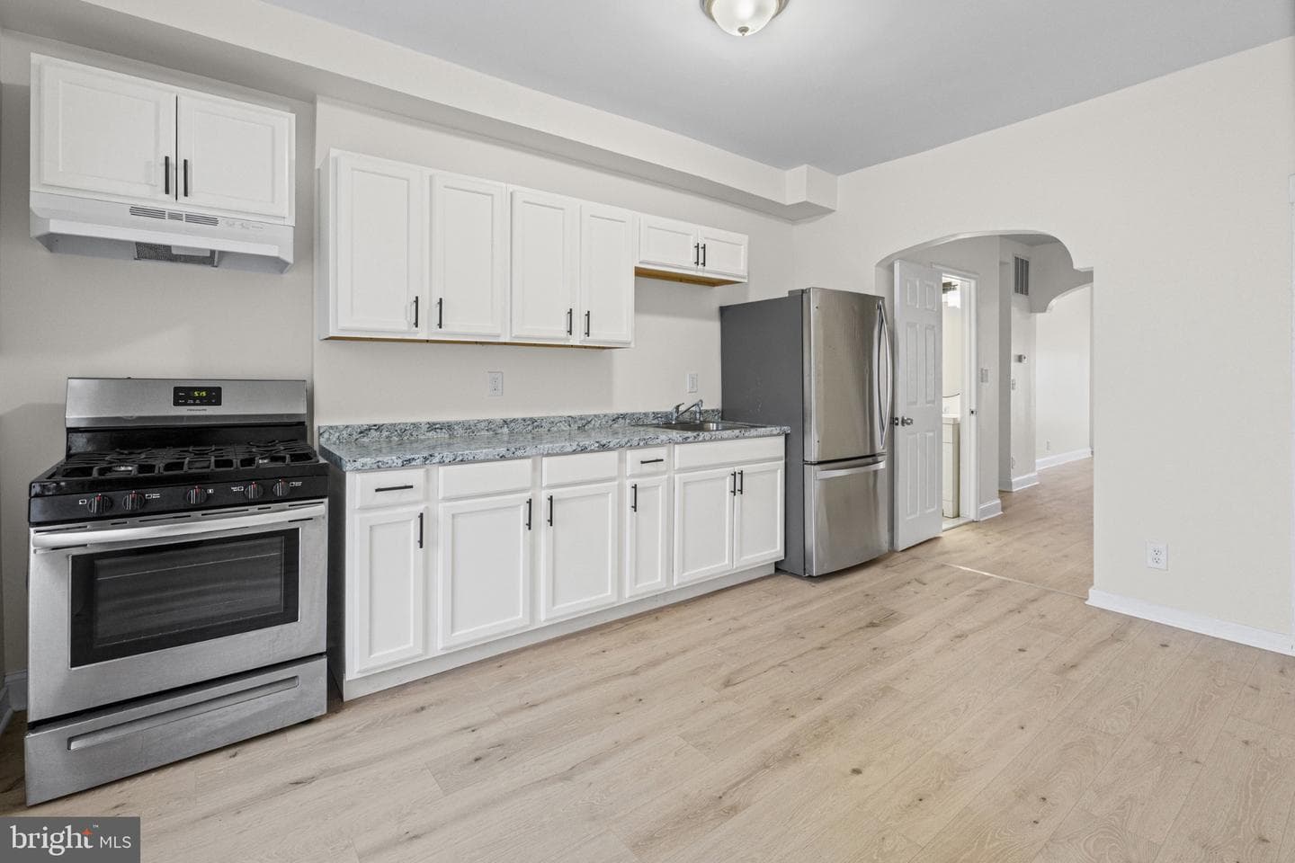 2022 Cliftwood Avenue photo 4