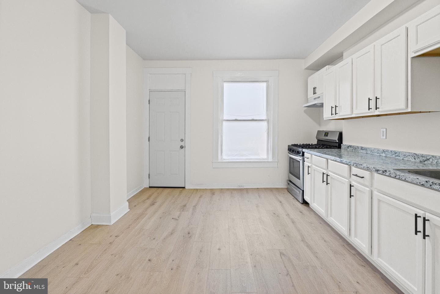 2022 Cliftwood Avenue photo 5