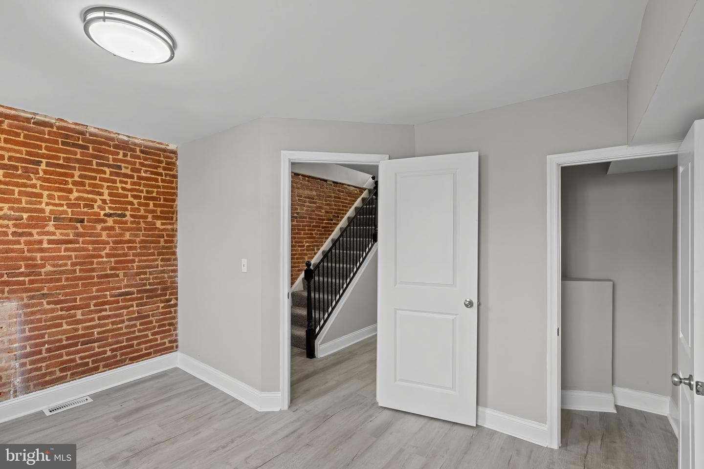 1525 W Pratt Street photo 23