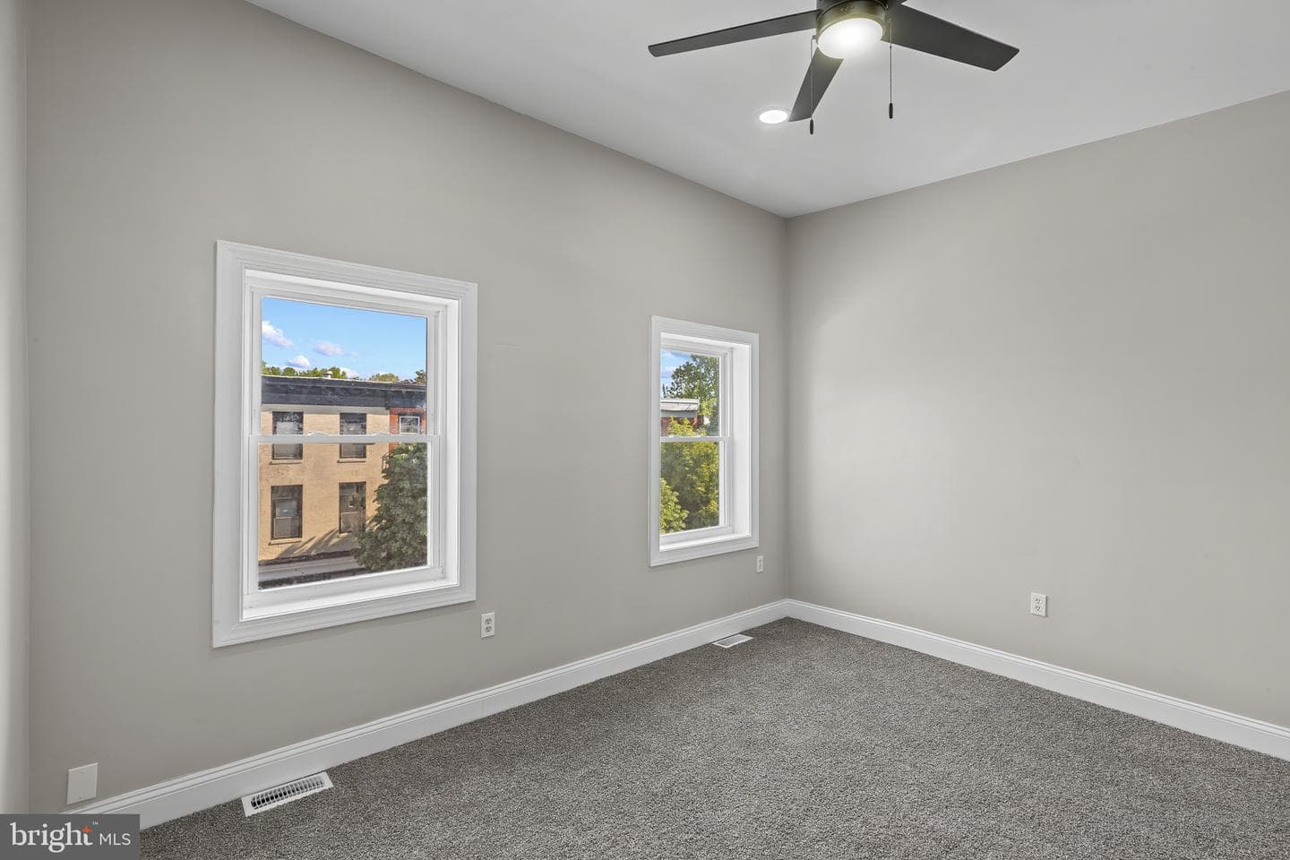 1525 W Pratt Street photo 31