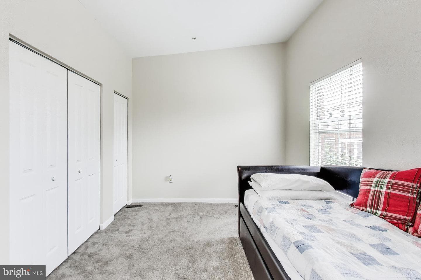 4613 Dillon Street photo 26
