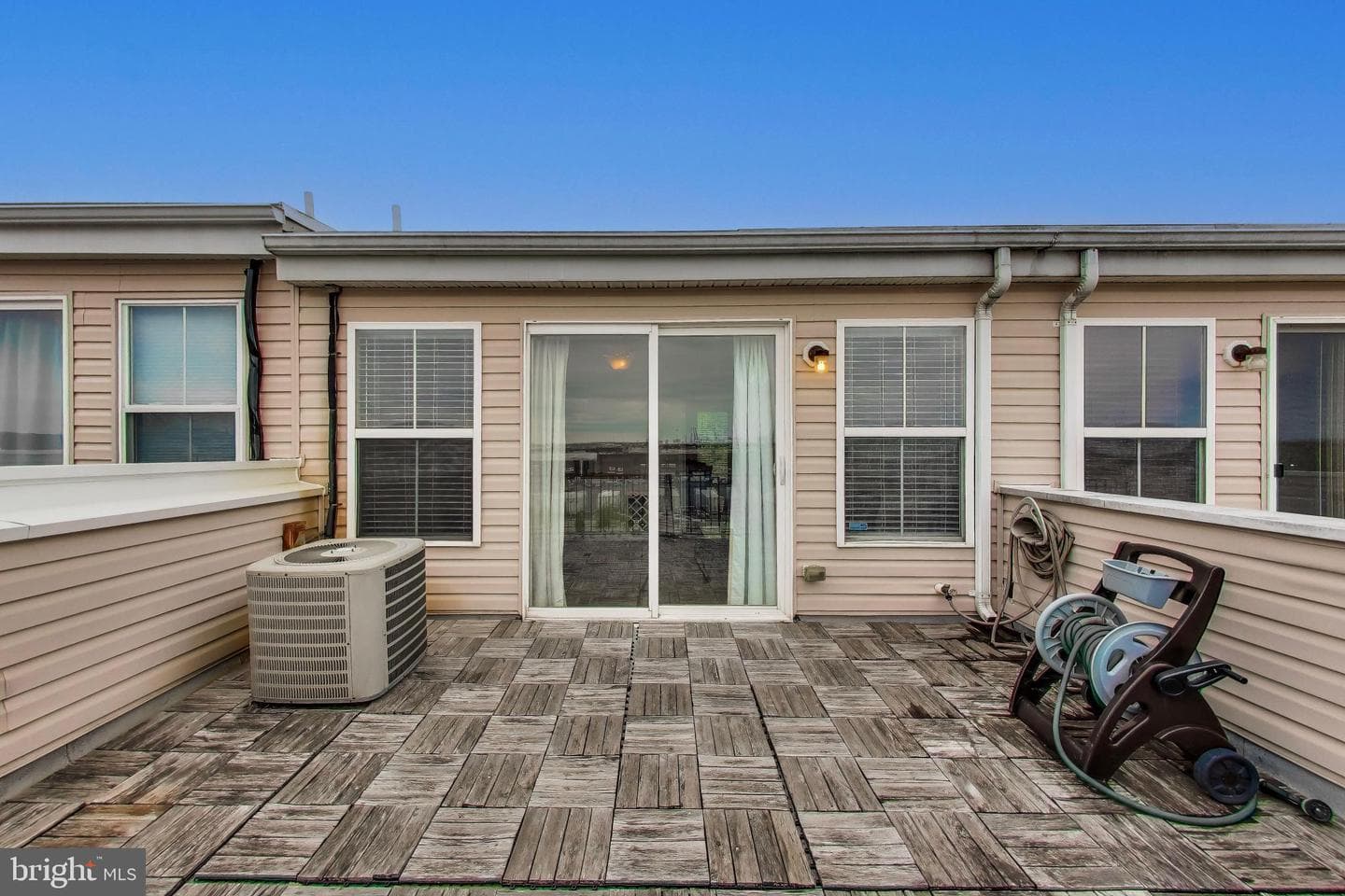 4613 Dillon Street photo 33