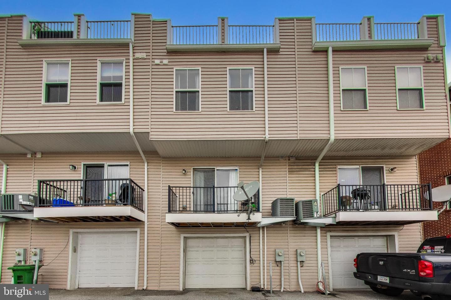 4613 Dillon Street photo 35