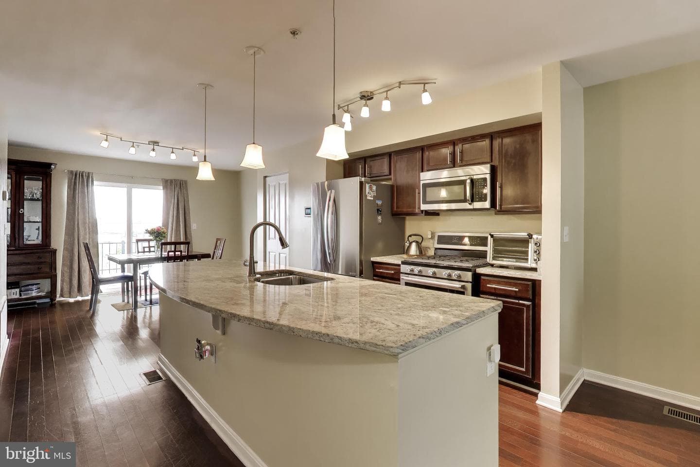 4613 Dillon Street photo 9