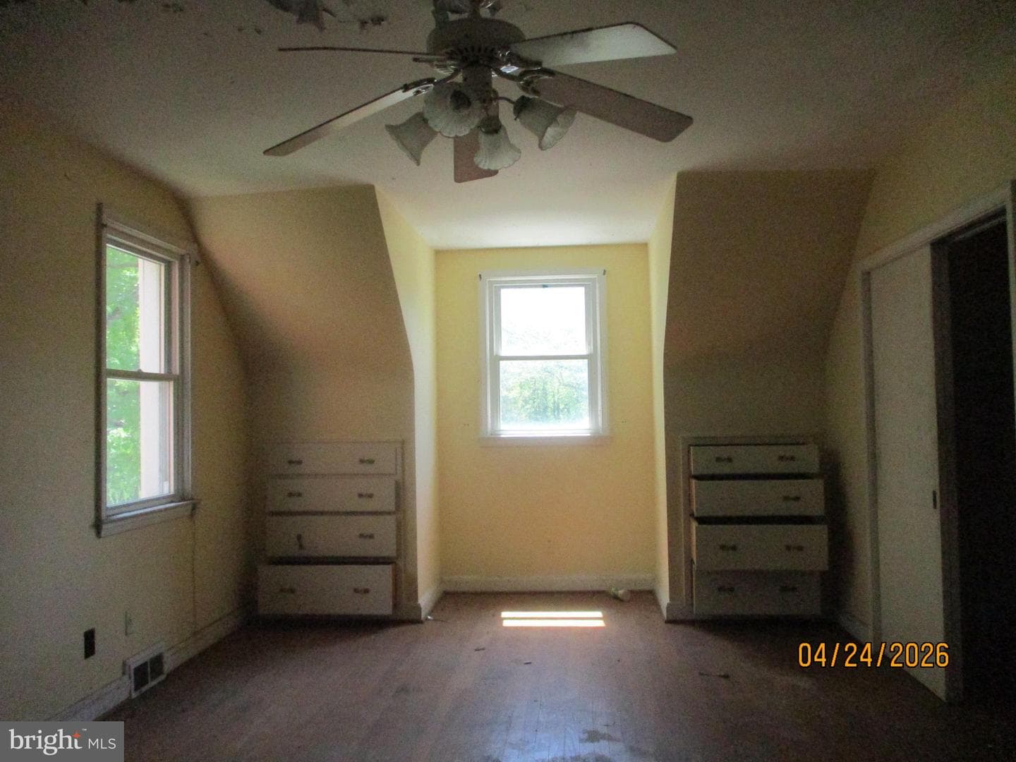 4604 Powell Avenue photo 2