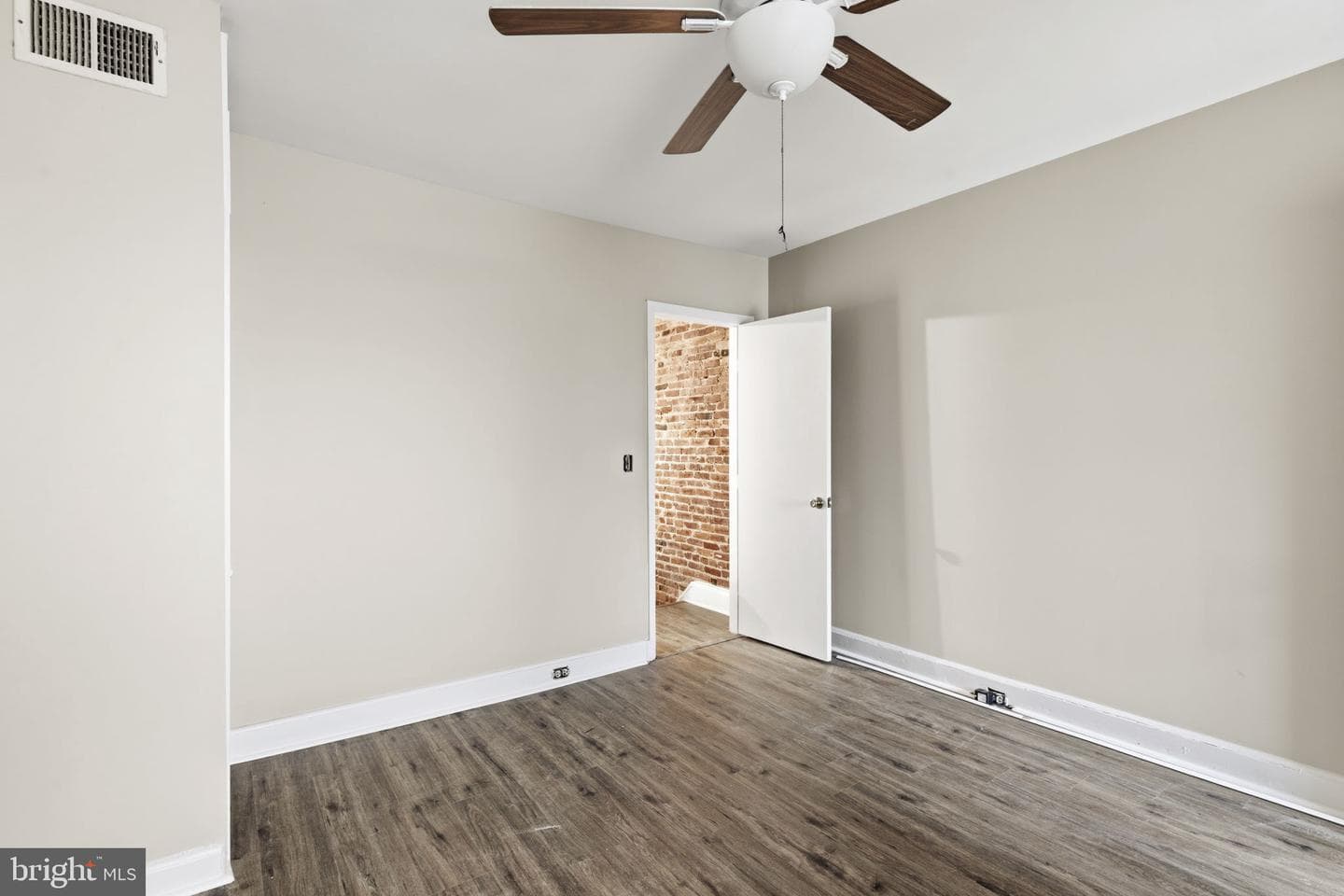 502 S East Avenue photo 9