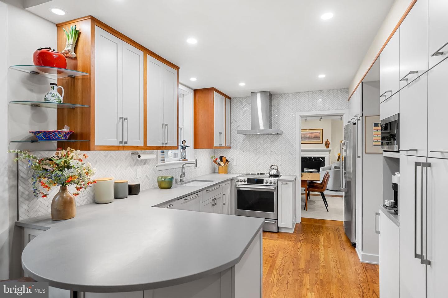 121 W Lee Street photo 18