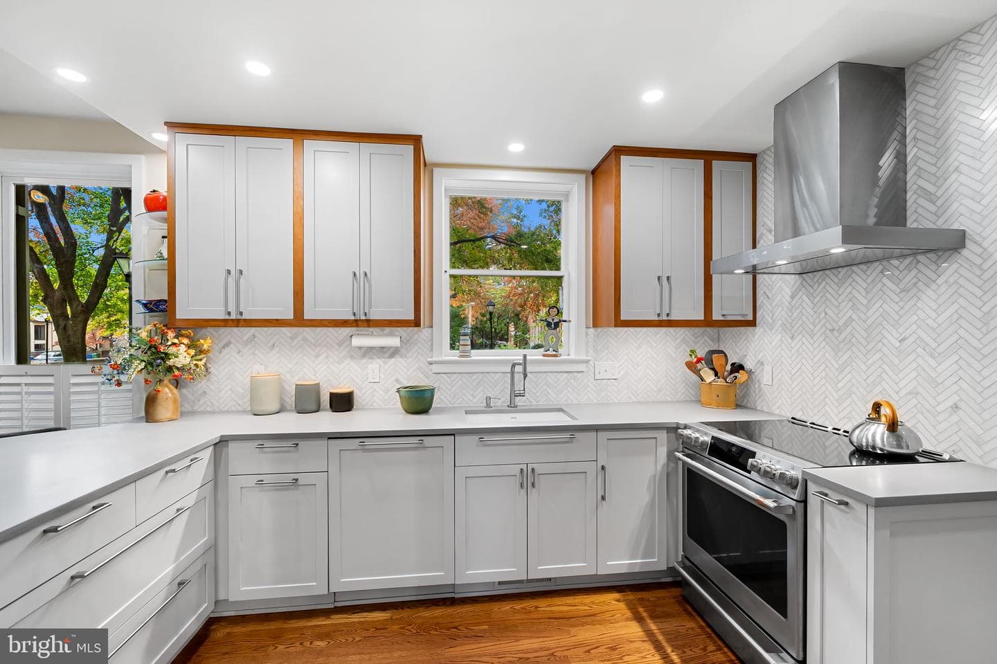 121 W Lee Street photo 19