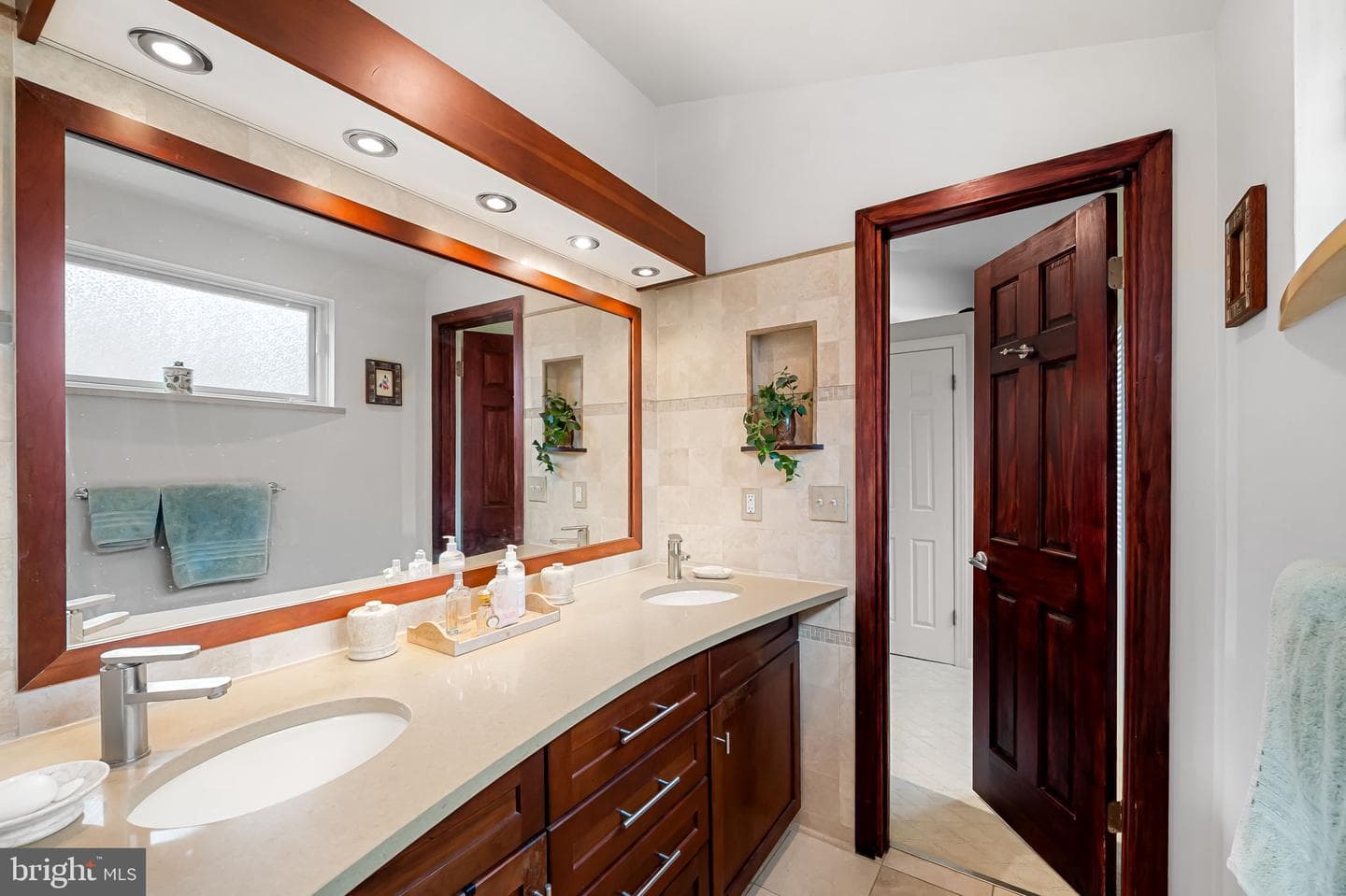 121 W Lee Street photo 32