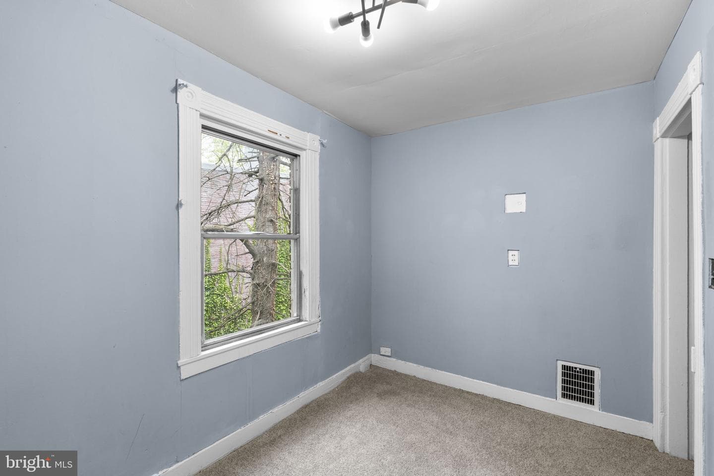 109 S Augusta Avenue photo 28
