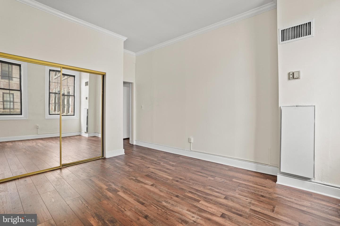 1 E Chase Street #401 photo 16