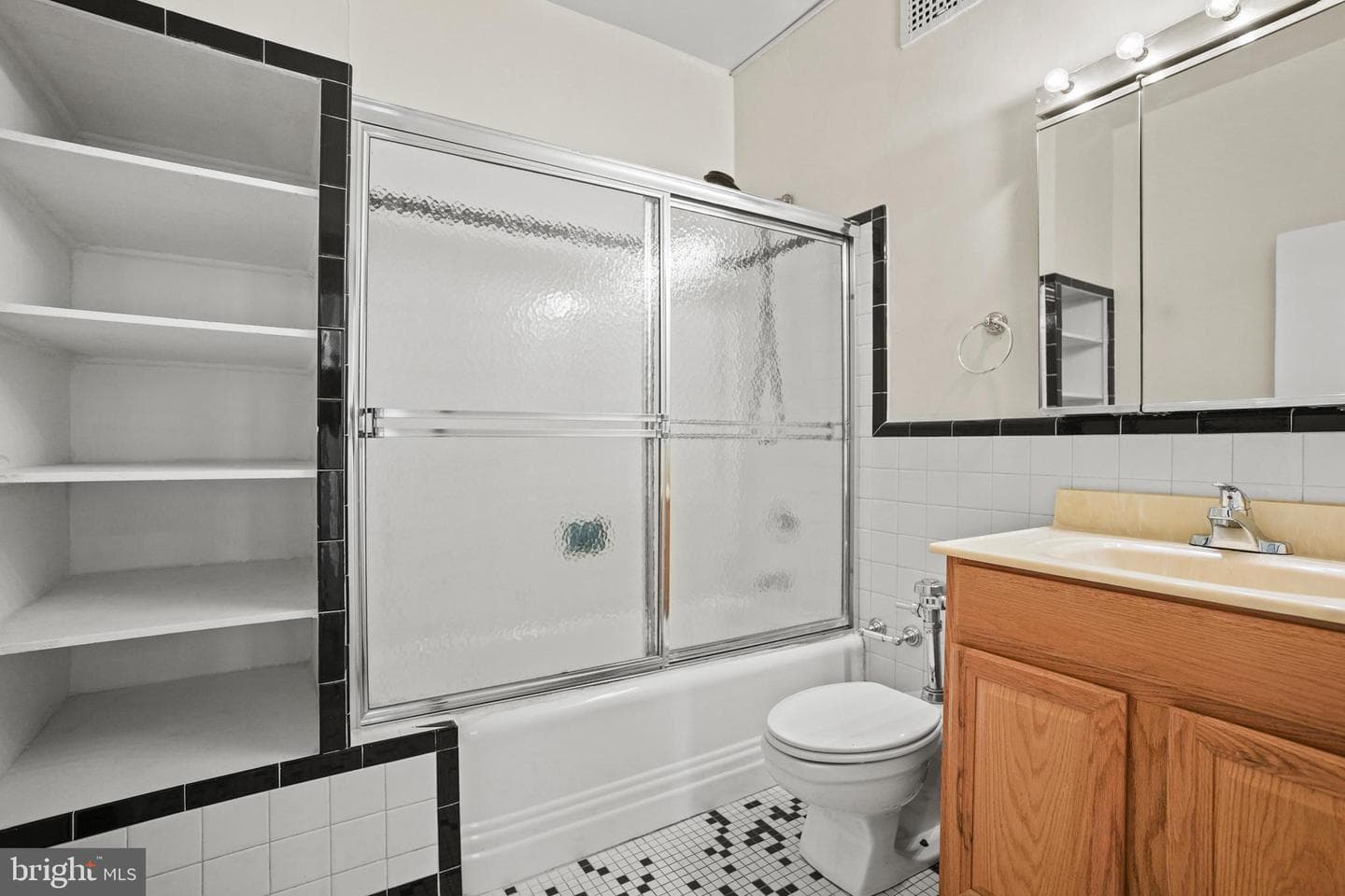 1 E Chase Street #401 photo 19
