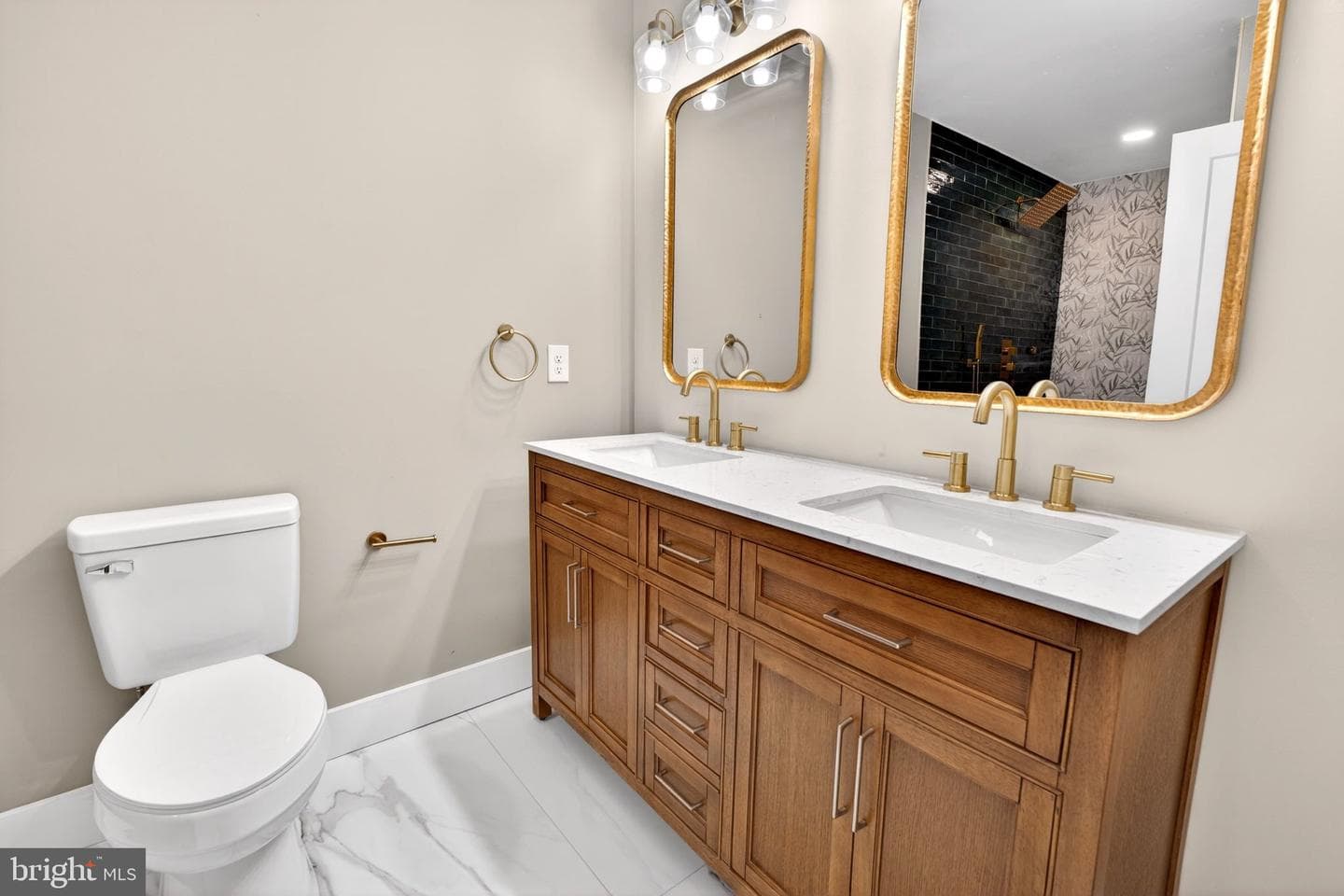 1342 Andre Street photo 33