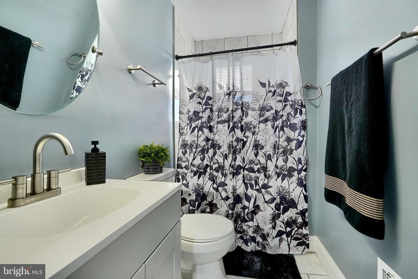 1819 Clifton Avenue photo 23