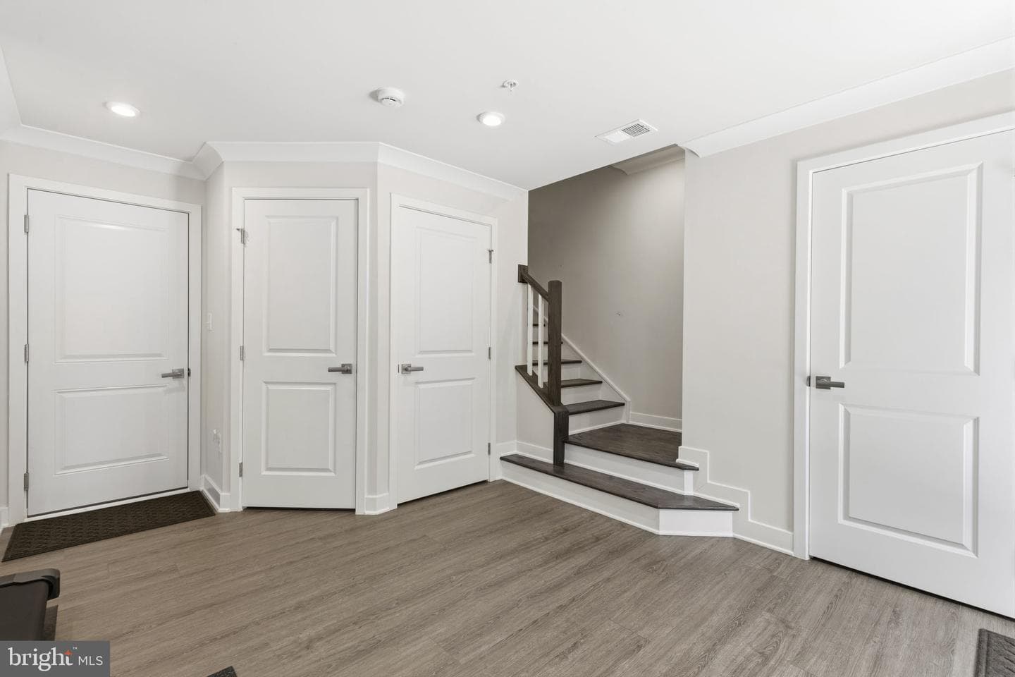 1566 Lowman Street photo 8