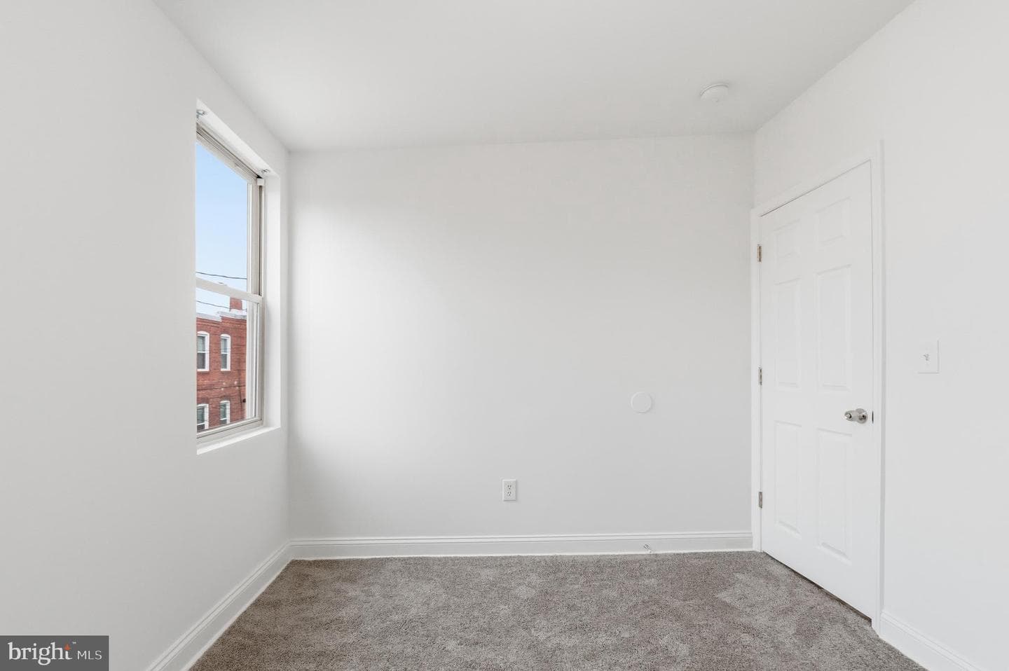2415 E Madison Street photo 15
