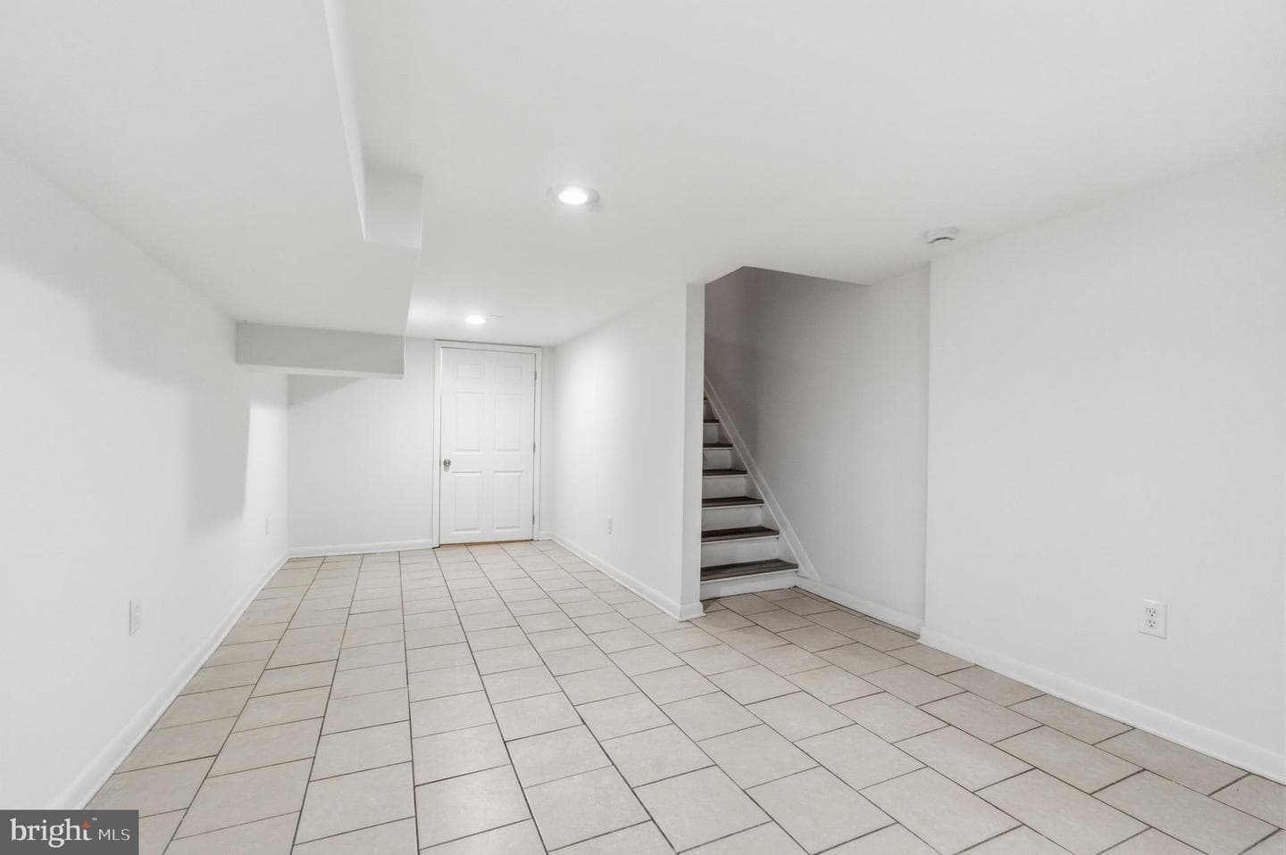 2415 E Madison Street photo 22