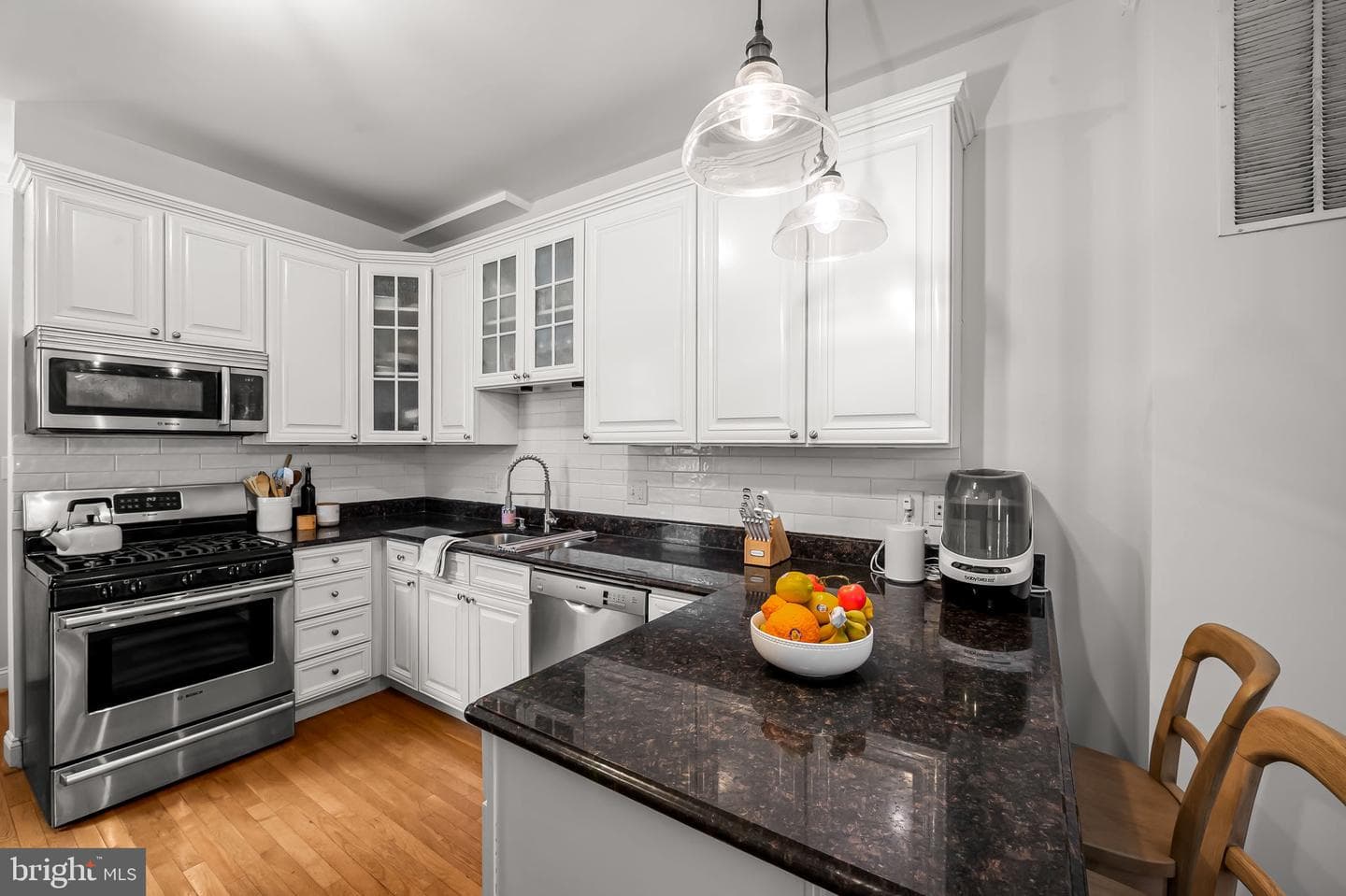 61 E Heath Street photo 12