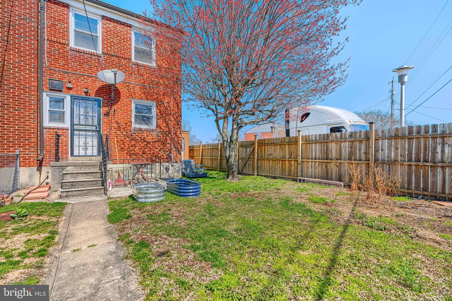2119 Walshire Avenue photo 4