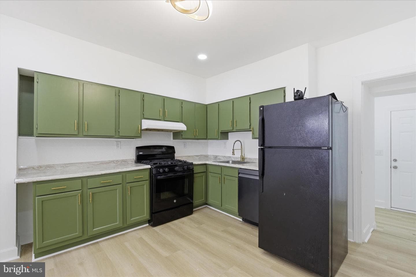 2567 W Baltimore Street photo 6