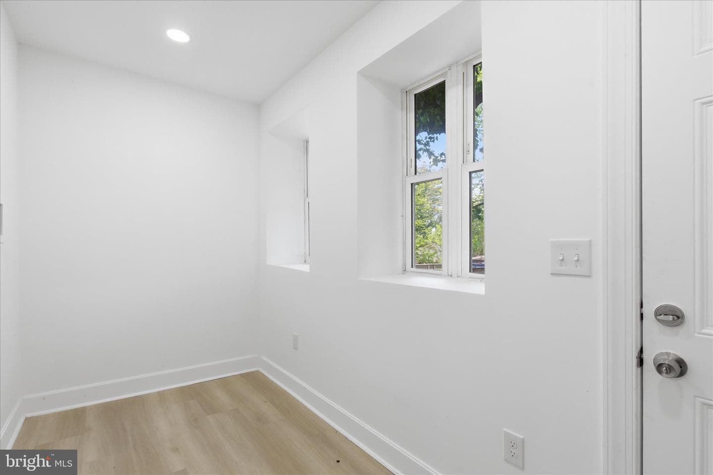 2567 W Baltimore Street photo 7