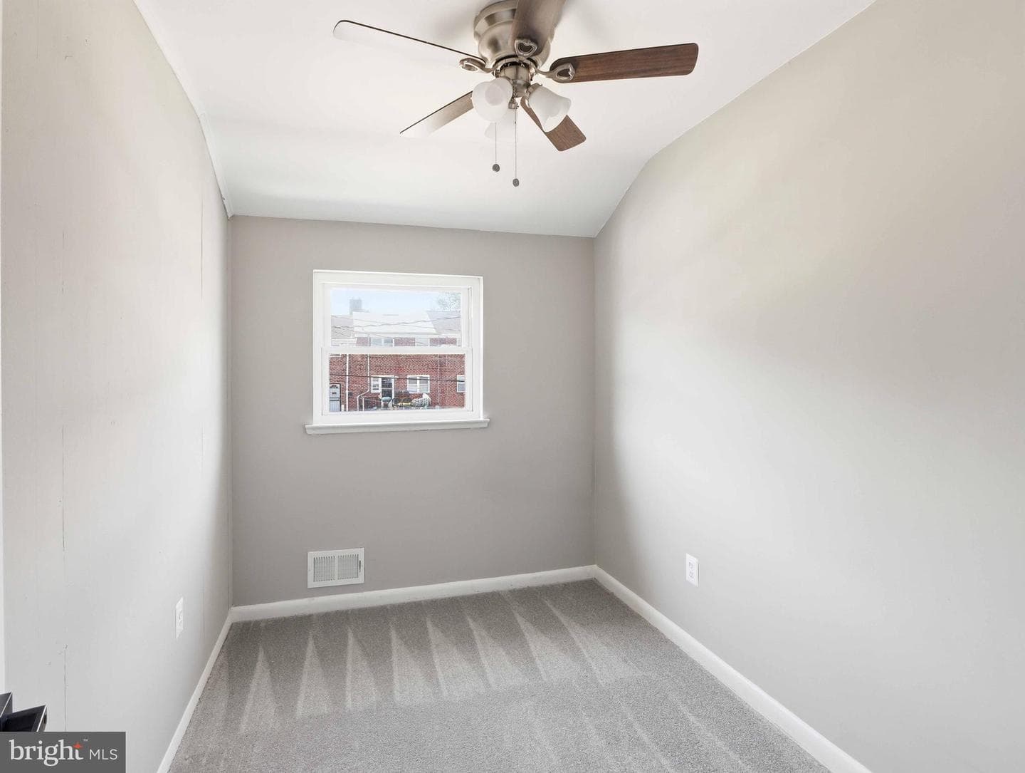 642 Queensgate Road photo 21