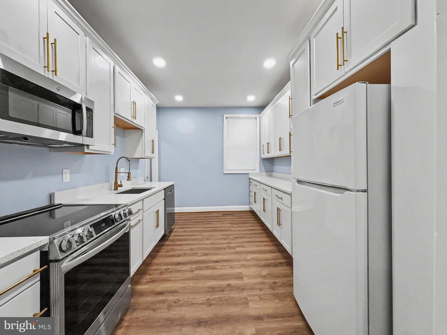 3211 Baker Street photo 4