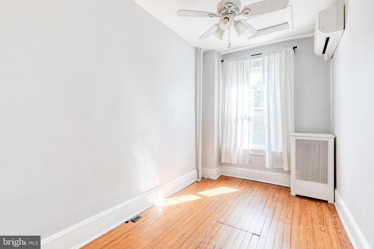 4437 Newport Avenue photo 23