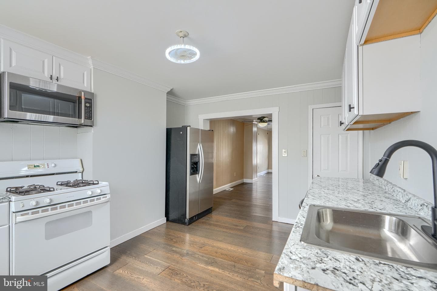 405 Robinson Street photo 12