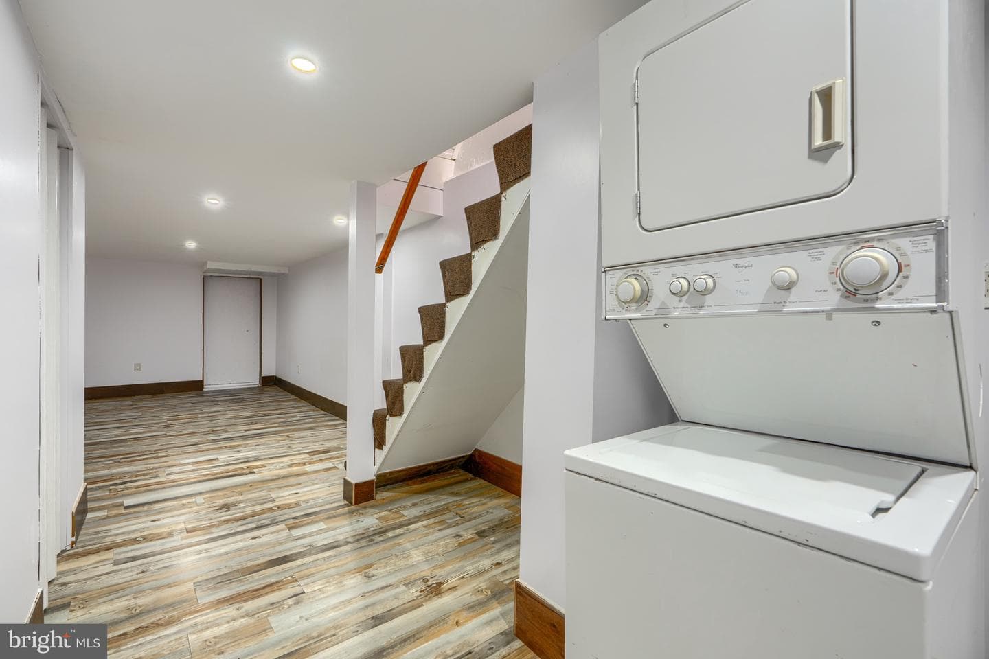 405 Robinson Street photo 27