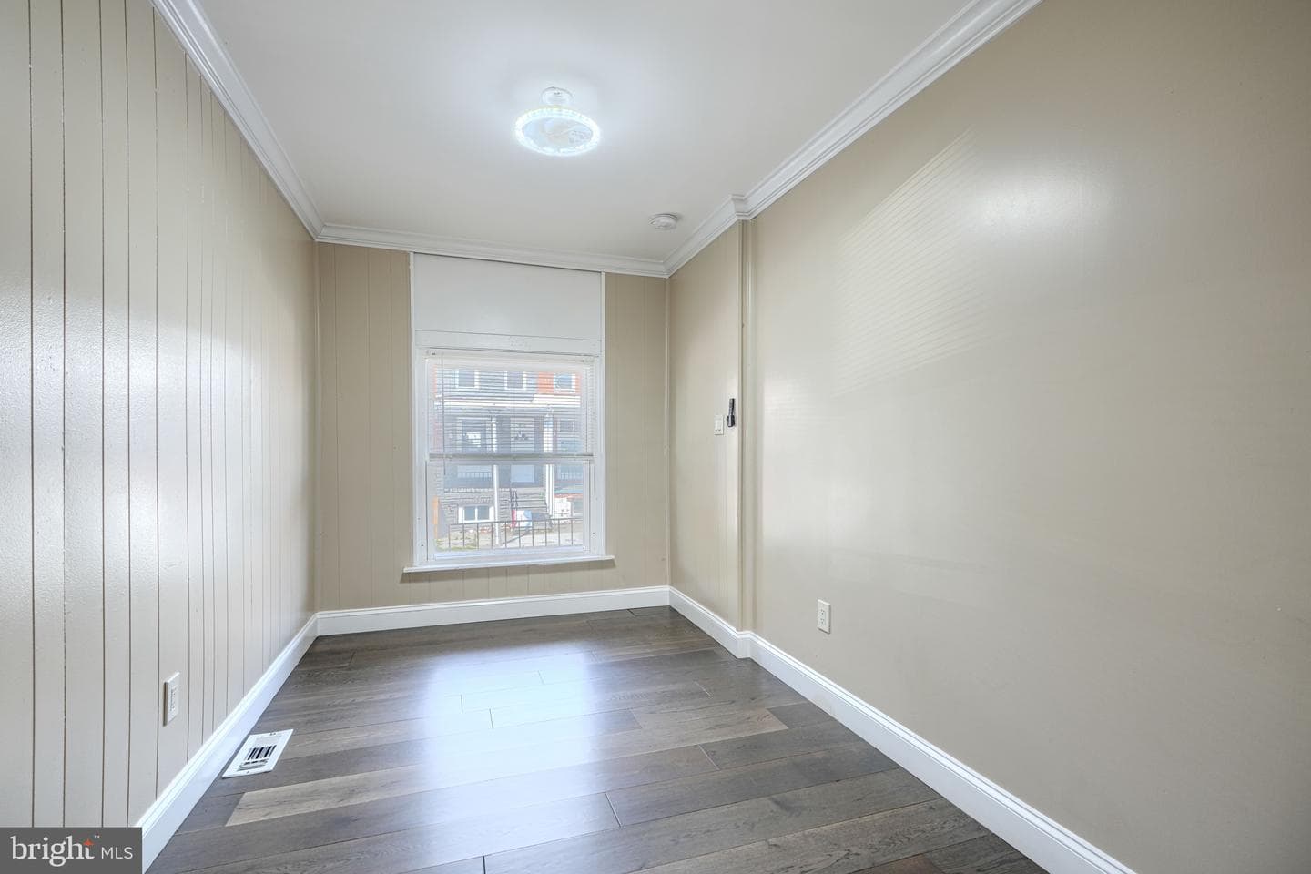 405 Robinson Street photo 4