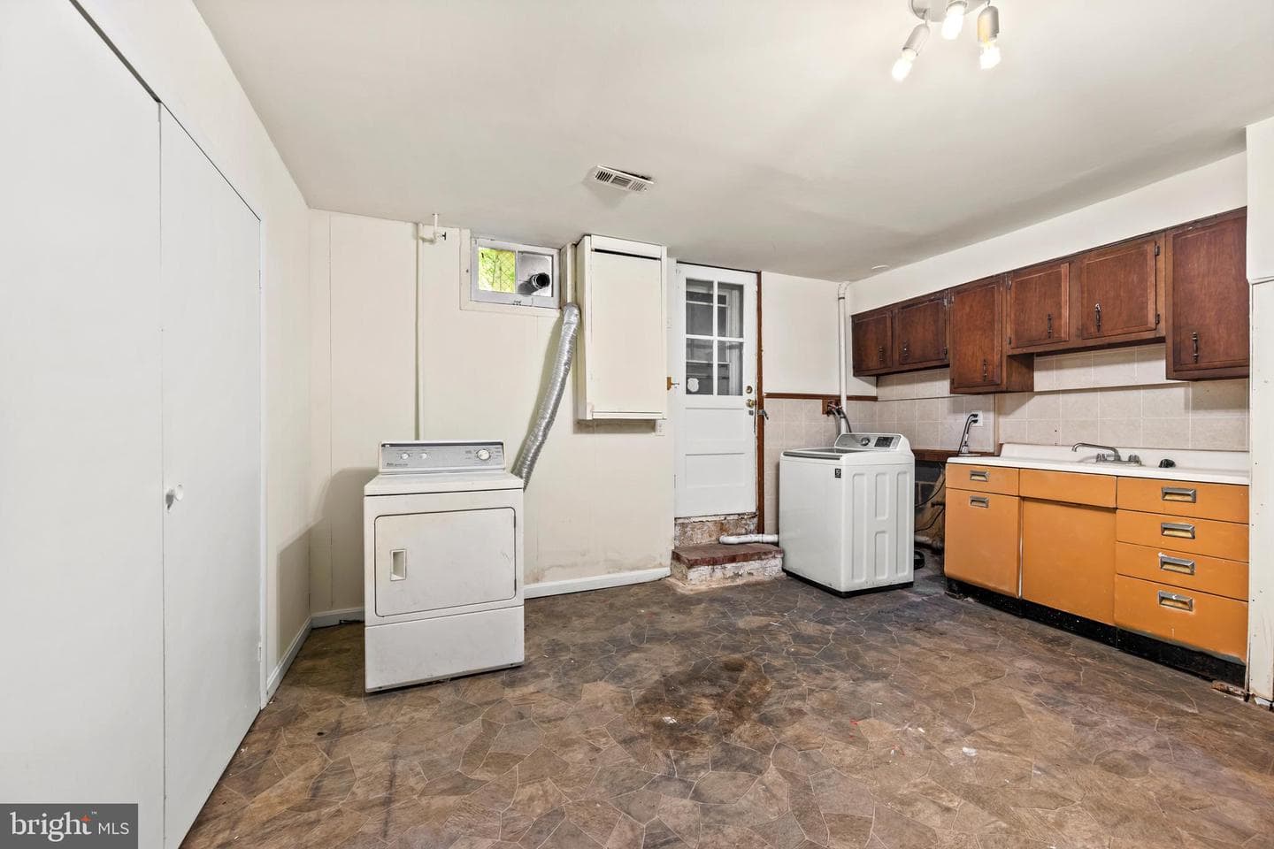 5924 Glen Falls Avenue photo 26