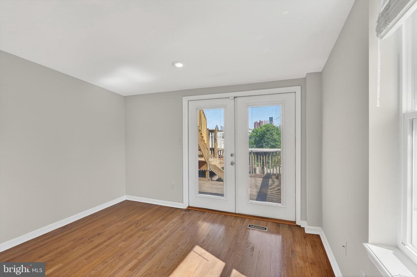 60 E Randall Street E photo 30