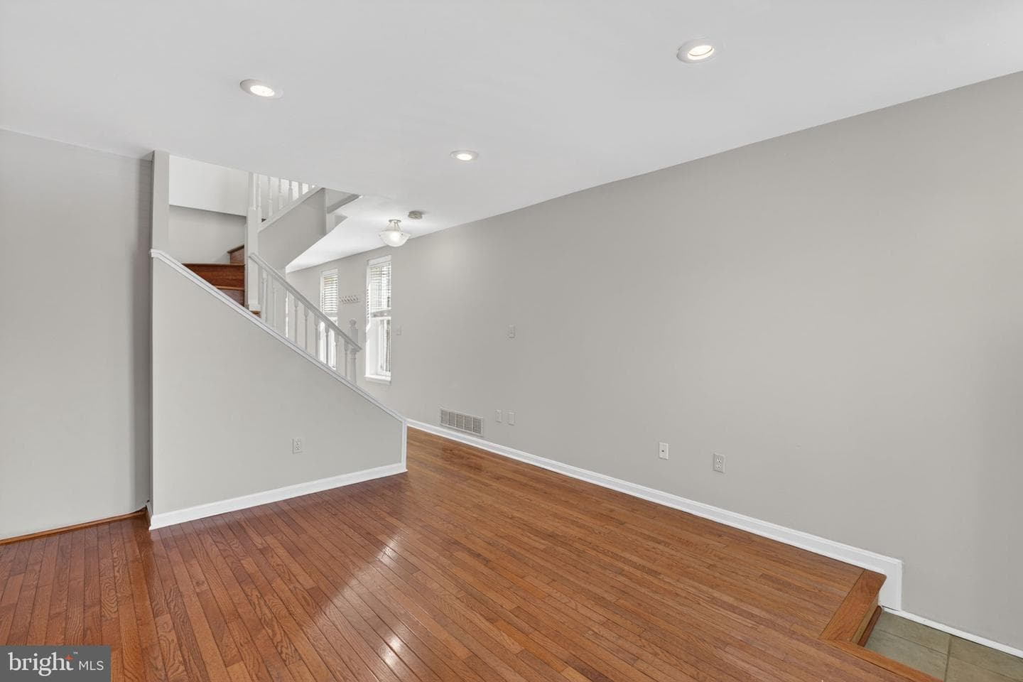 60 E Randall Street E photo 8