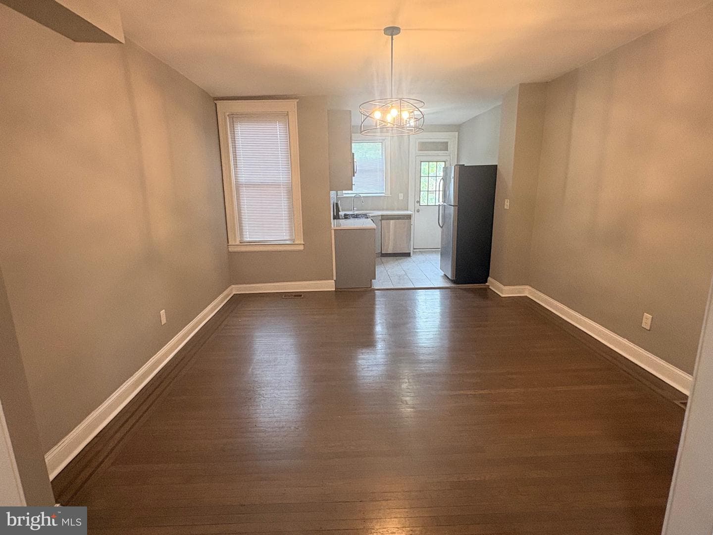 4436 Newport Avenue photo 2