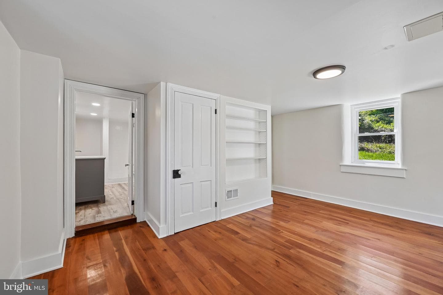 5702 Falls Road photo 13