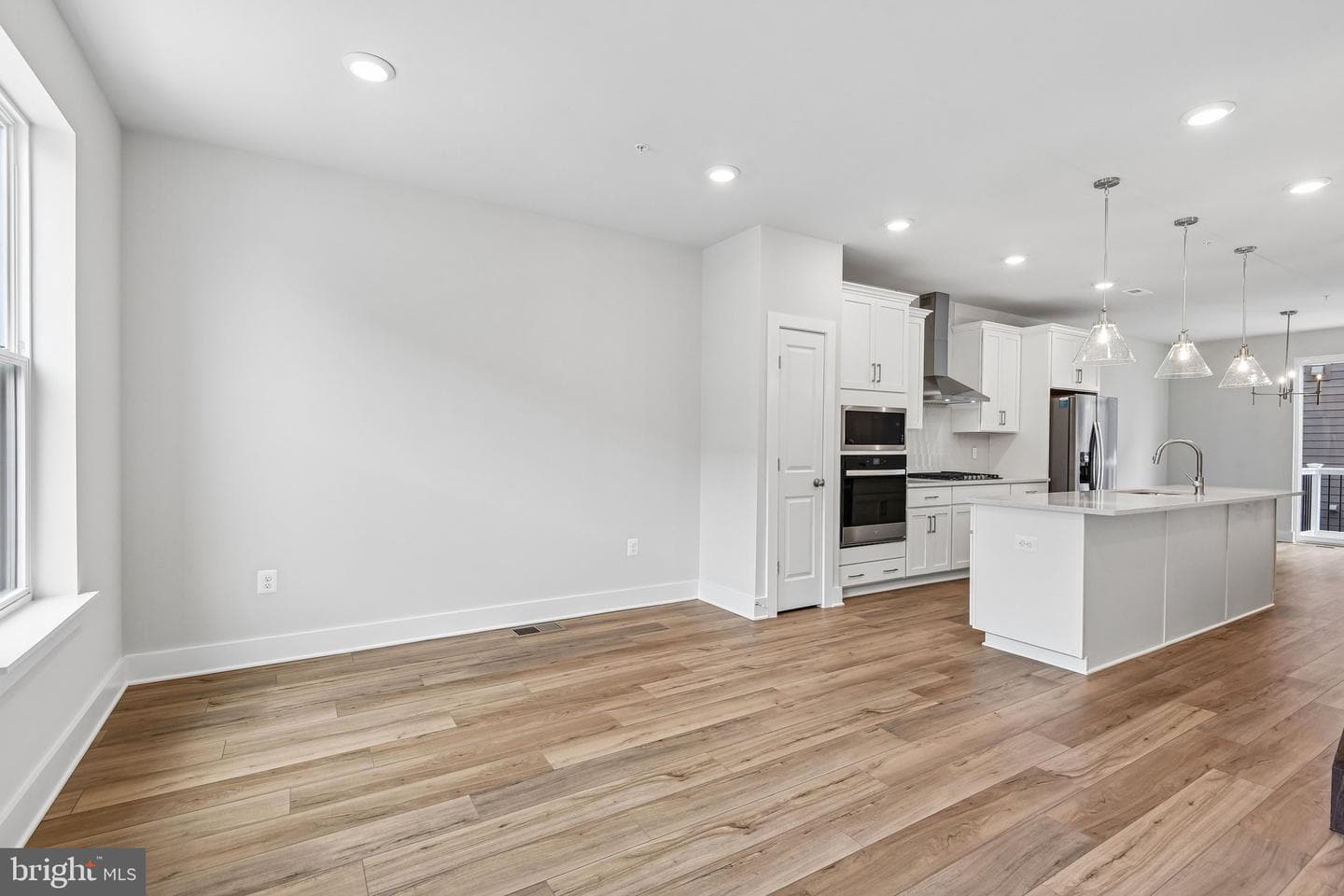 2729 Light Street photo 3