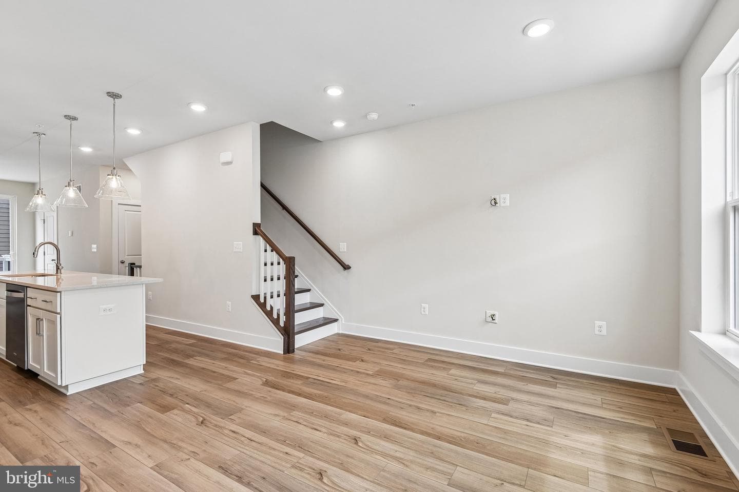 2729 Light Street photo 8